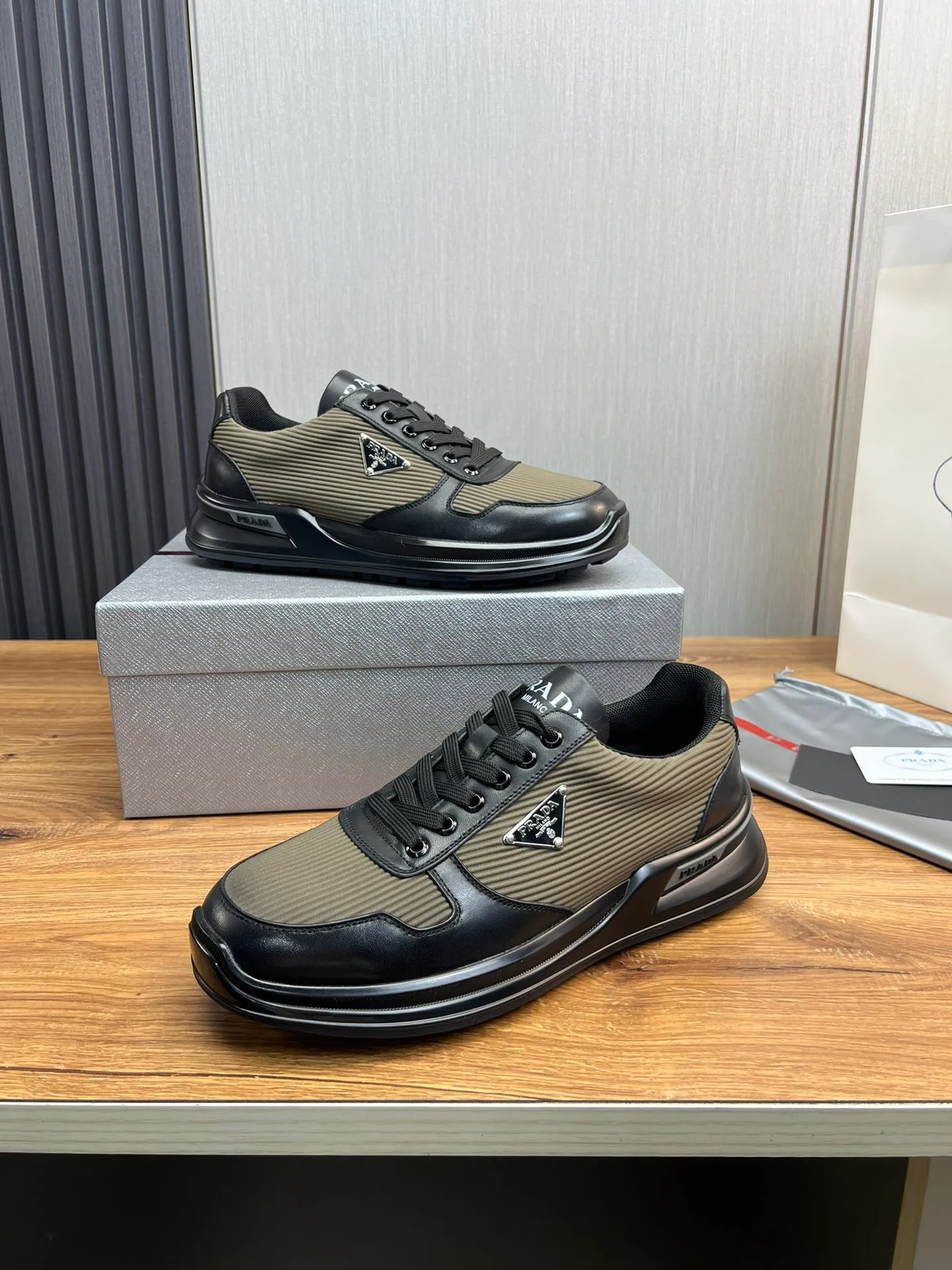 Men's shoes 💰580💰 [PRADA] Men's shoes are popular in the counter, official website is synchronized, 1 high-quality shipment ✔️Original cowhide stitching mesh + cowhide lining, 1🆚1 replica, original original bottom, 38-45 (45 customized, non-refundable)